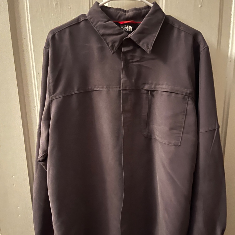 North face. Large. Button down. Perfect condition. Charcoal